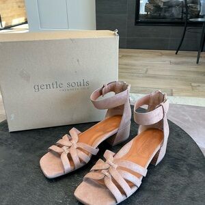 🔥🔥NWT Gentle Souls Sandals with Intricate Straps and Low Heel